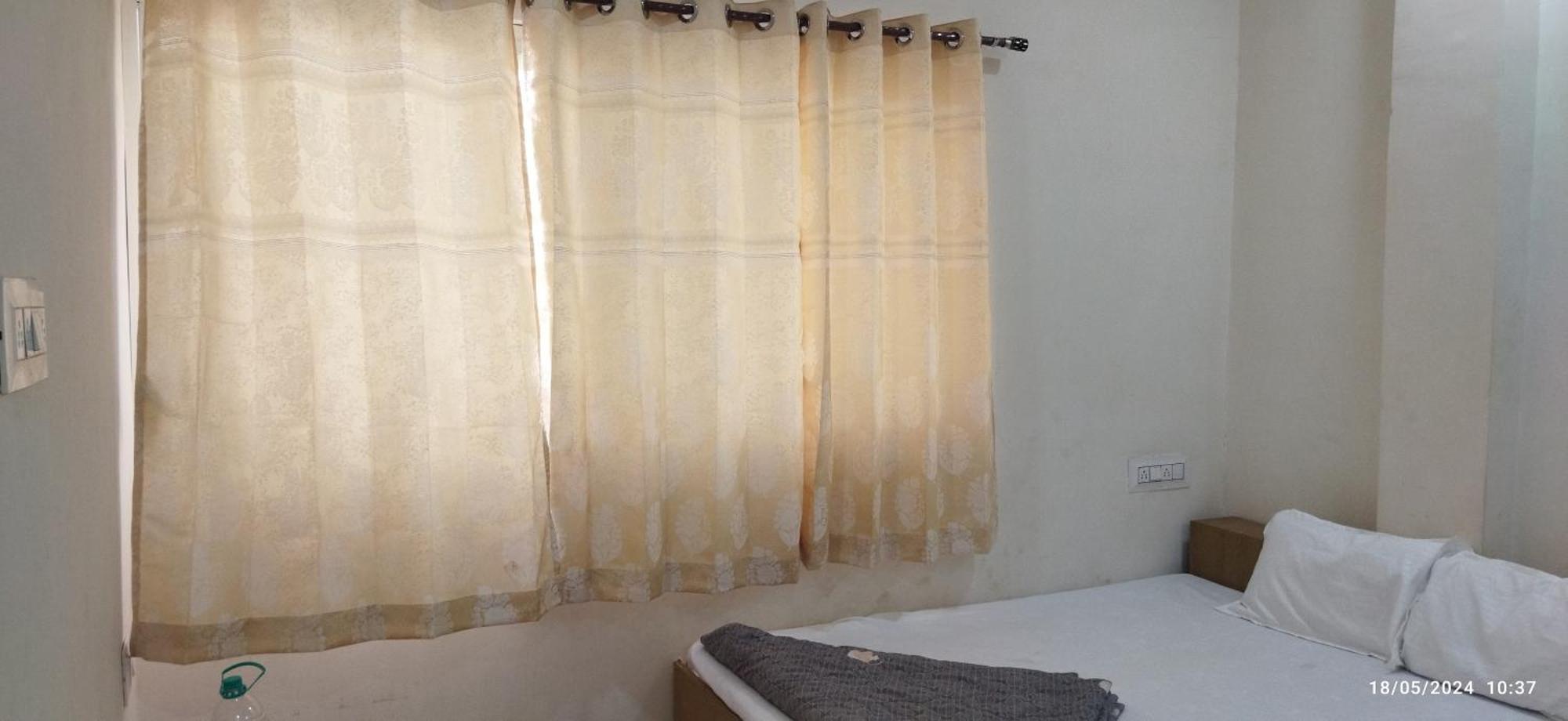 Shree Gajlaxmi Hotel Walking Distance From Mahakaleswar Ujjain Exterior foto